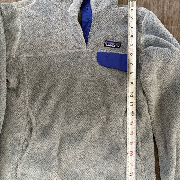 Patagonia Heather Gray Fleece with Navy Trim - Picture 6 of 7